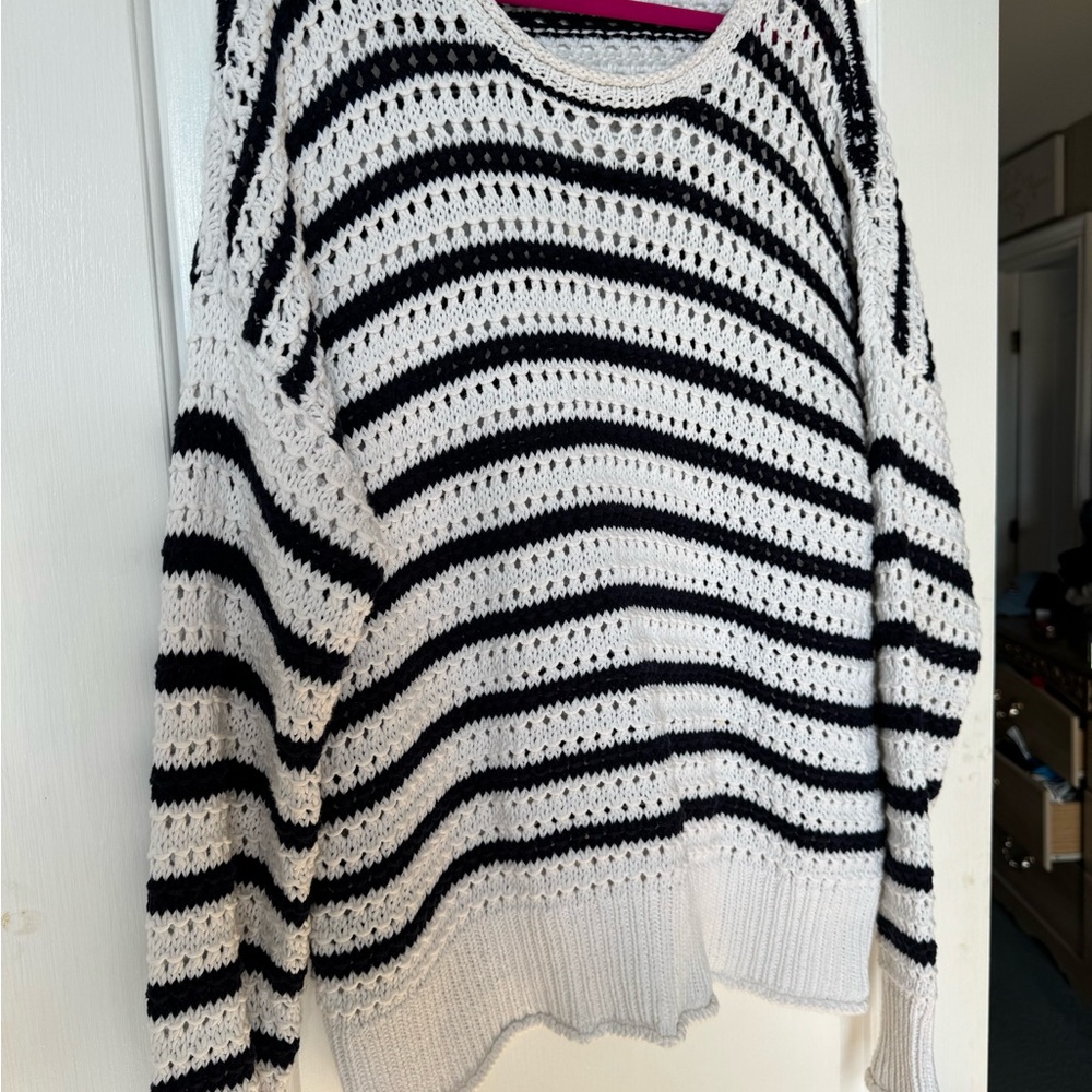 Vineyard Vines Navy and White Striped Sweater EUC - Picture 6 of 6